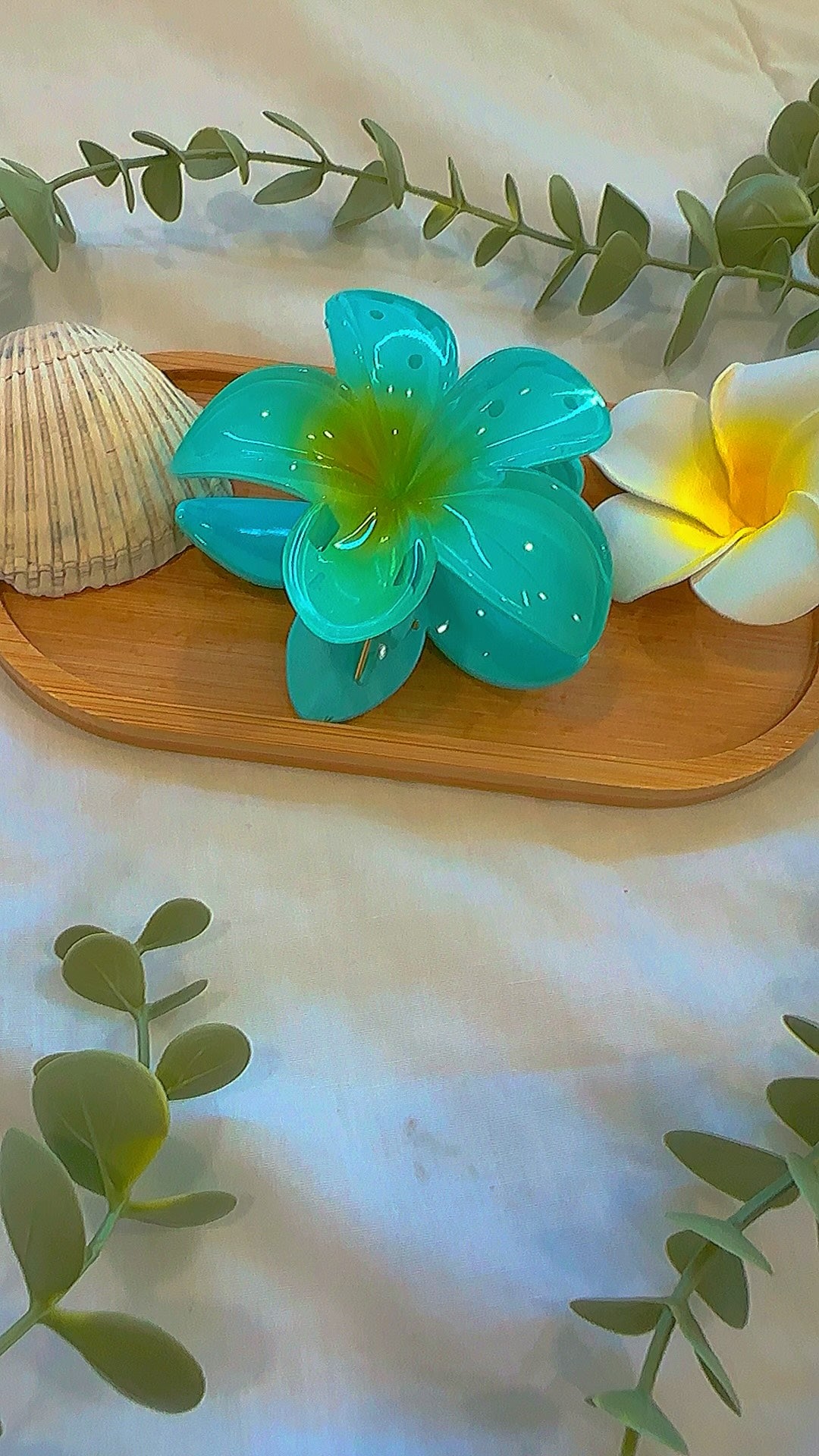 blue flower claw clip