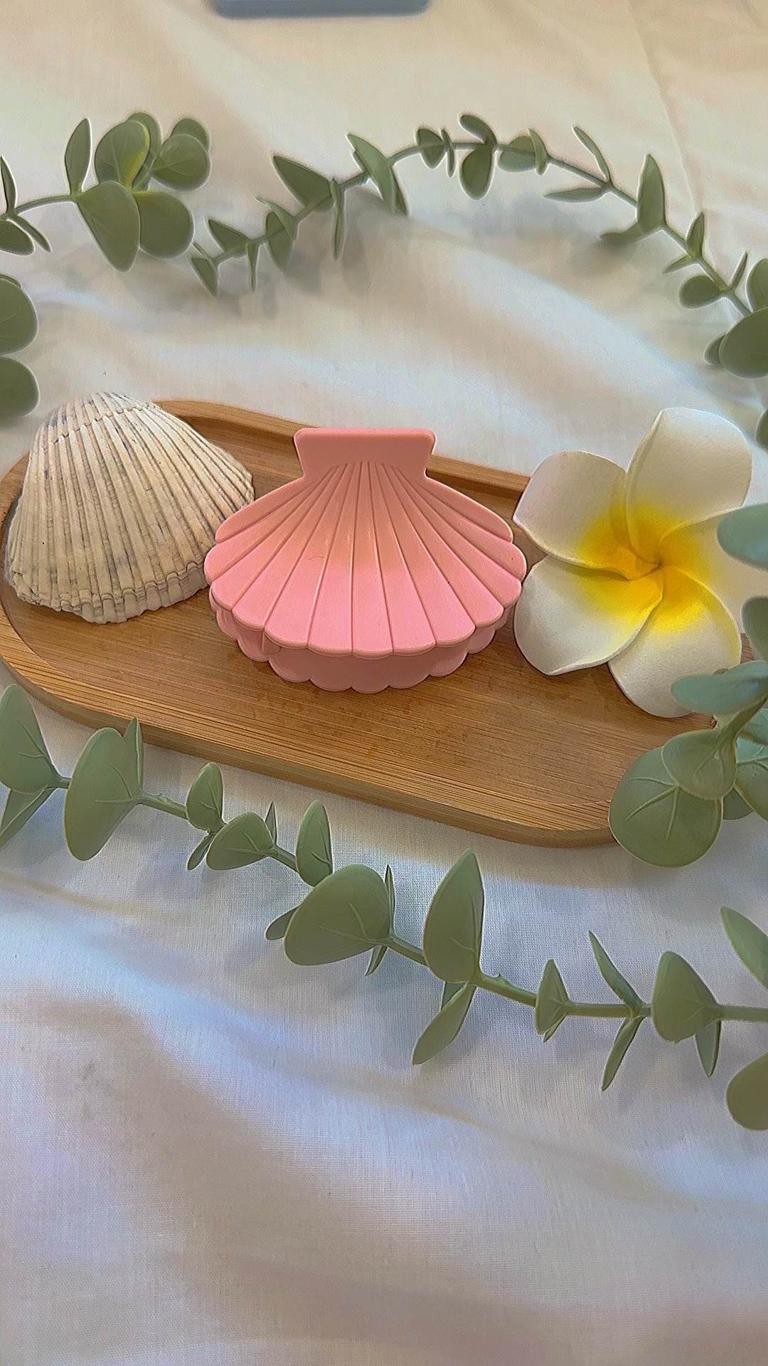 Pink seashell hairclip