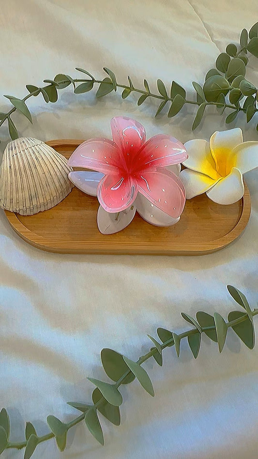 red and white flower claw clip